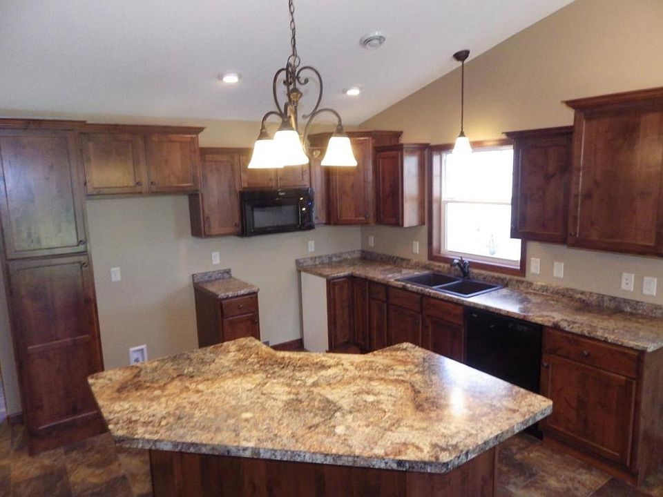2nd image of 470 3rd St S