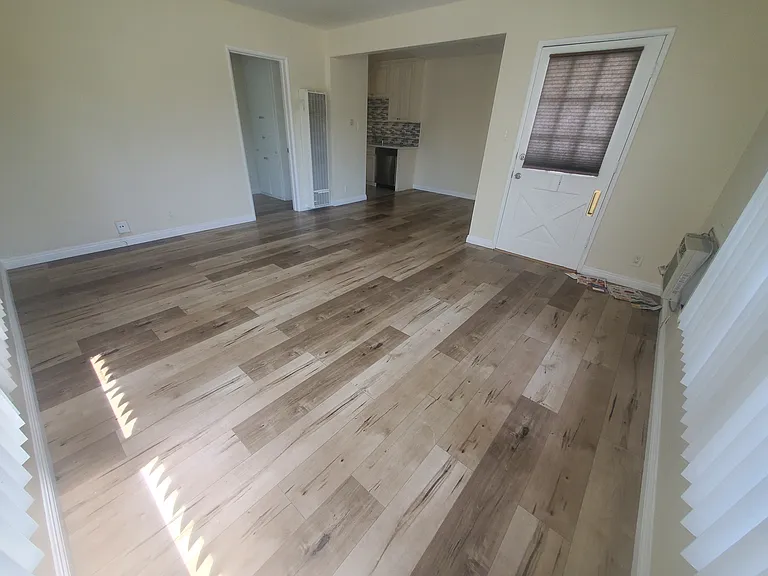 13527 Burbank Blvd — Photo 6