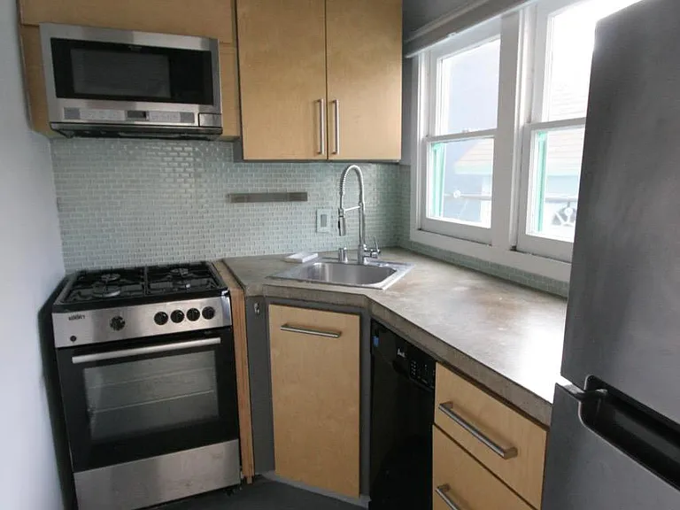 45 Ozone Ave #E — Photo 1