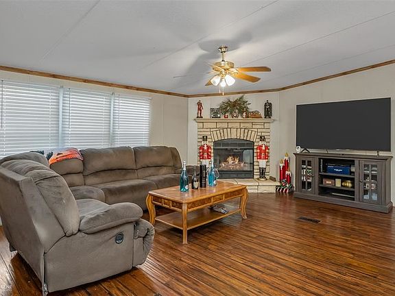 3rd image of 116 Longhorn Dr