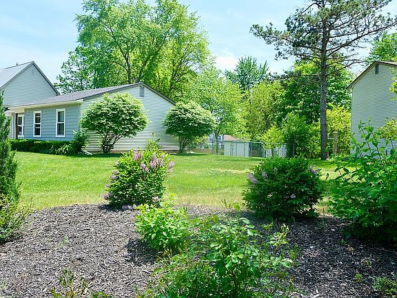 4th image of 39895 Squire Dr