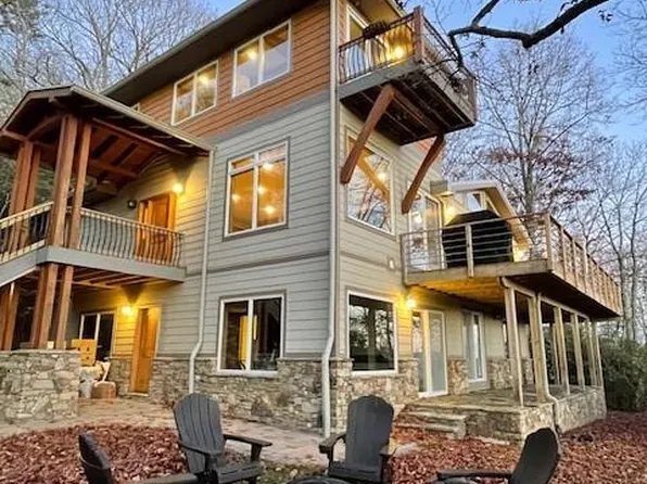 425 Flat Top Mountain Rd, Fairview, NC 28730