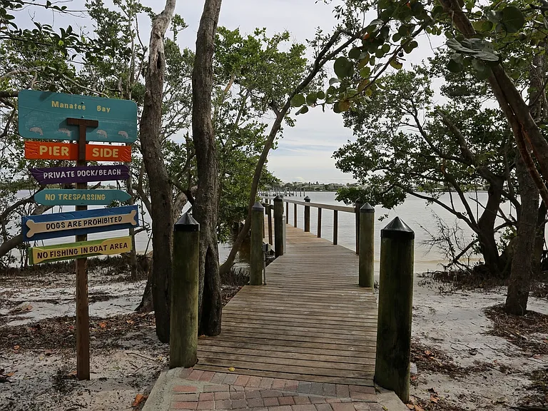 Manatee Bay Apartments — Photo 39