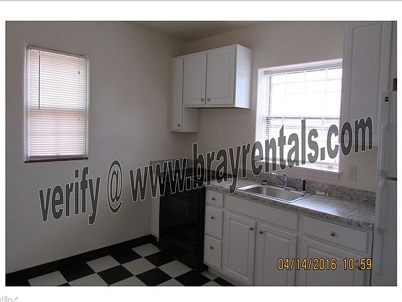 923 N 12th St. #4 kitchen stove
