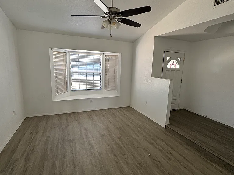 1609 E Garnet Ave — Photo 5