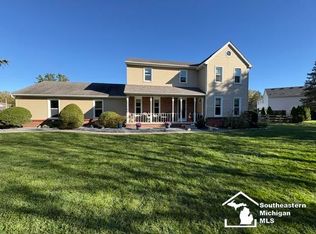 3957 Meadowview St, Lambertville, MI 48144