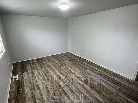 4th image of 306 Meadow Ave #B
