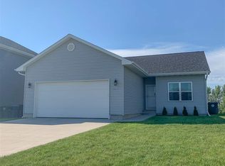5827 Summerland Dr, Waterloo, IA 50701