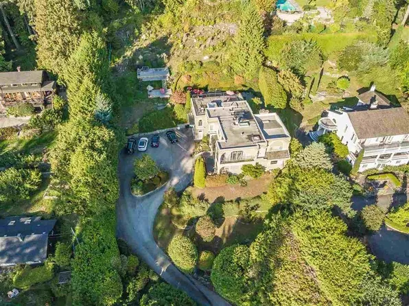 2975 Marine Dr, West Vancouver, BC V7V 1M3