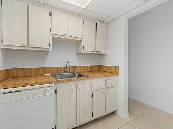 4th image of 1805 Fairview Villas Dr APT 4