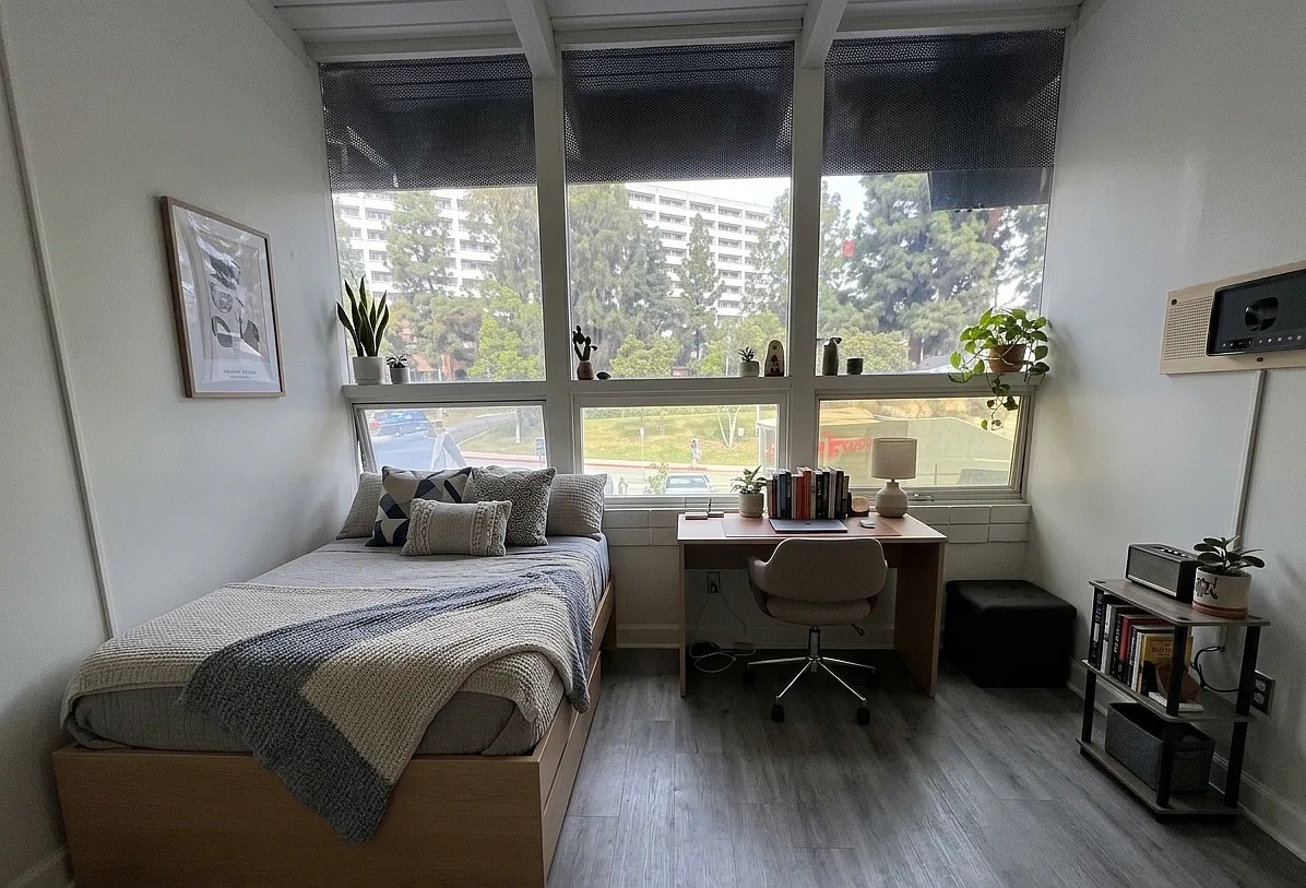 547 Gayley Avenue - 2 — Photo 1