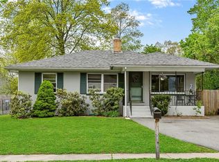 23 Carrs Ln, Warwick, RI 02886