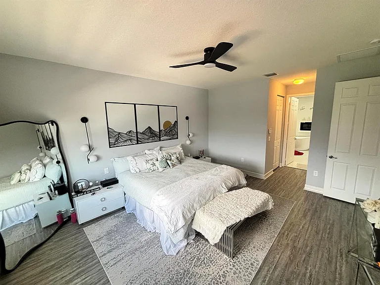 8219 Calabria Lakes Dr — Photo 68