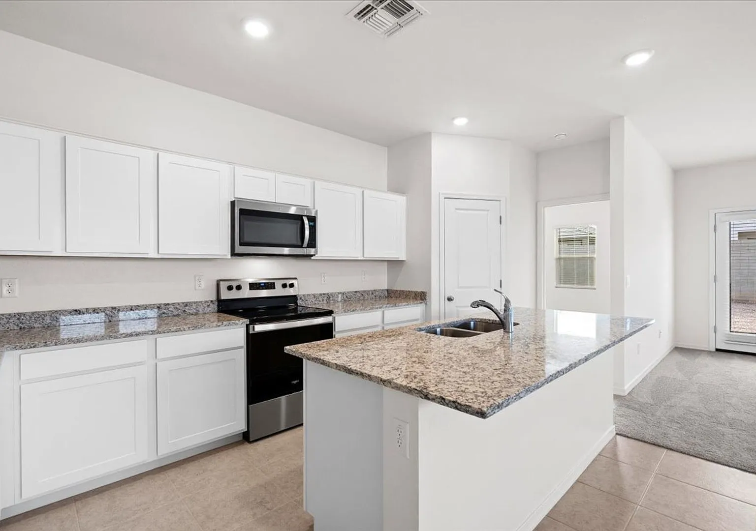 Spacious 4 Bedroom Just off the 202! — Photo 4