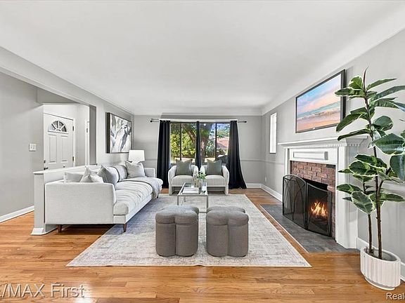 5th image of 30640 Lorraine Ave