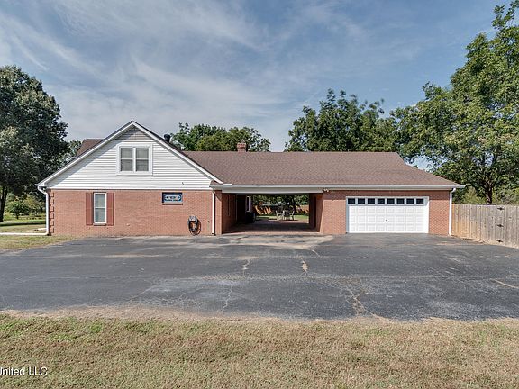 3rd image of 4844 Douglas Dr