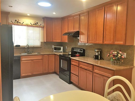 3rd image of 3313 Cadillac Dr