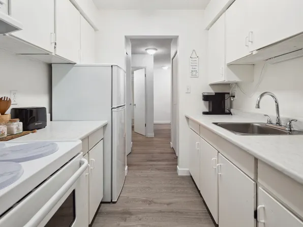 San Mateo Apartments - 814 4th Avenue, 814 4th Ave, New Westminster, BC V3M 1S9