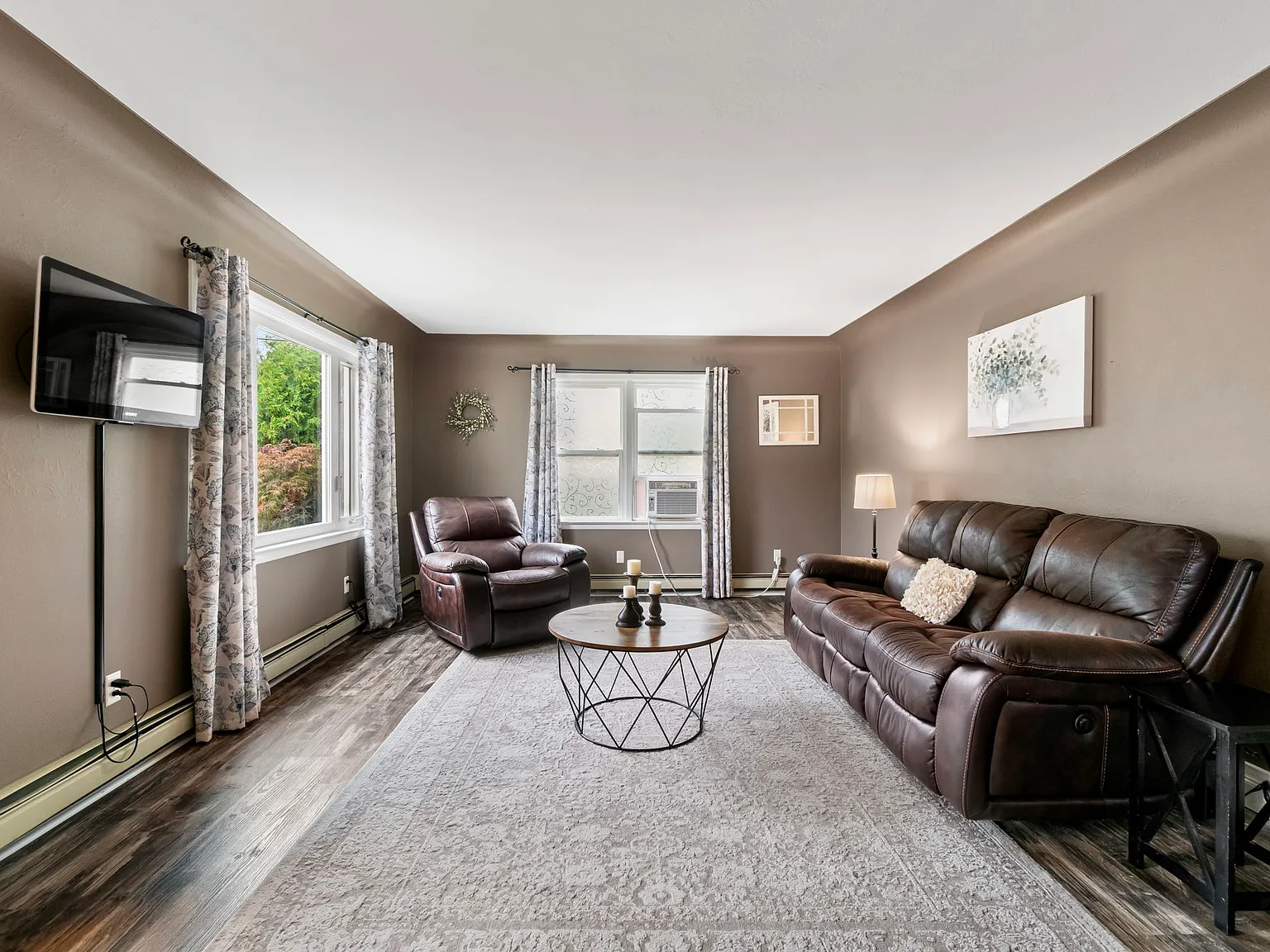 3 bed, 2500 sqft, $3,300 — Photo 4