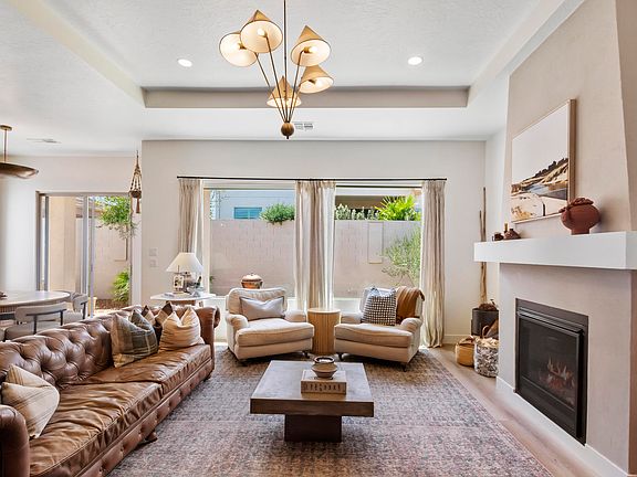 3rd image of 1268 E Cheyenne Way