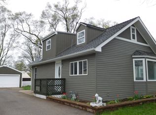 5121 Wonder Woods Dr, Wonder Lake, IL 60097