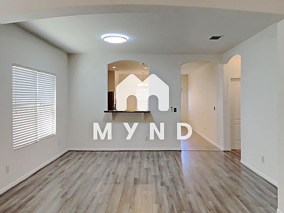 5th image of 10423 Royal Est