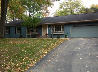 566 Bloomfield Rd, Traverse City, MI 49686