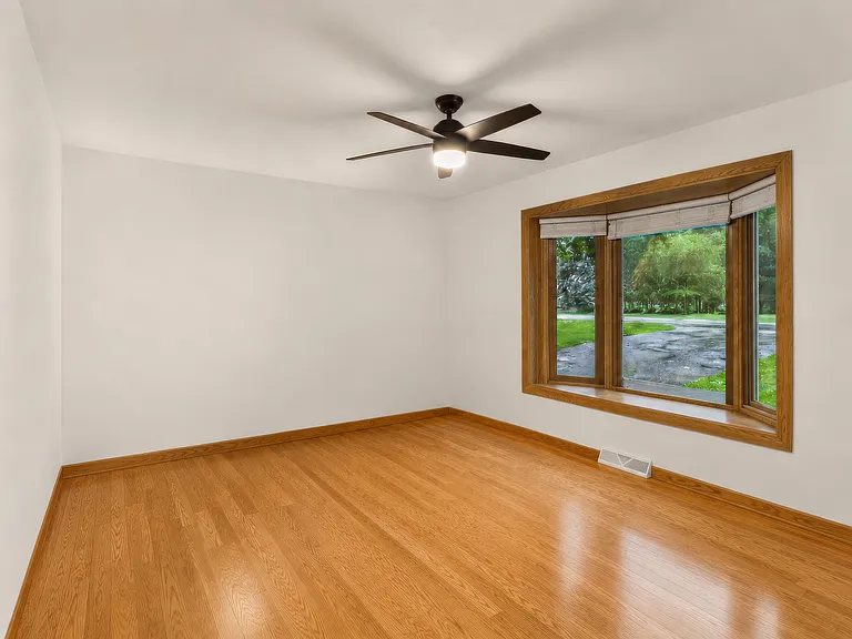 2579 King Dr — Photo 7