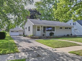 W63N315 Hillcrest Ave, Cedarburg, WI 53012