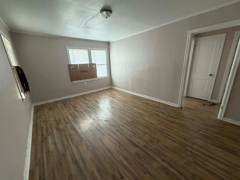 3159 Milton St — Photo 2