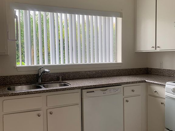 2nd image of 620 N Mar Vista Ave APT 1