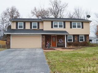 1825 Queenswood Dr, Findlay, OH 45840