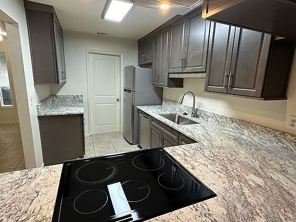 2nd image of 122 Scottwood Dr SE