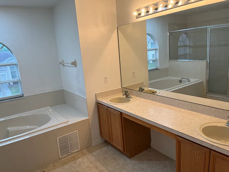 540 Brighton Ct — Photo 20