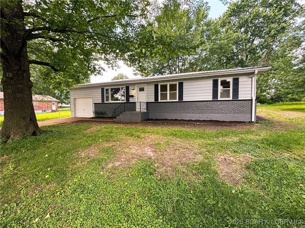 1003 Gayle St, Eldon, MO 65026