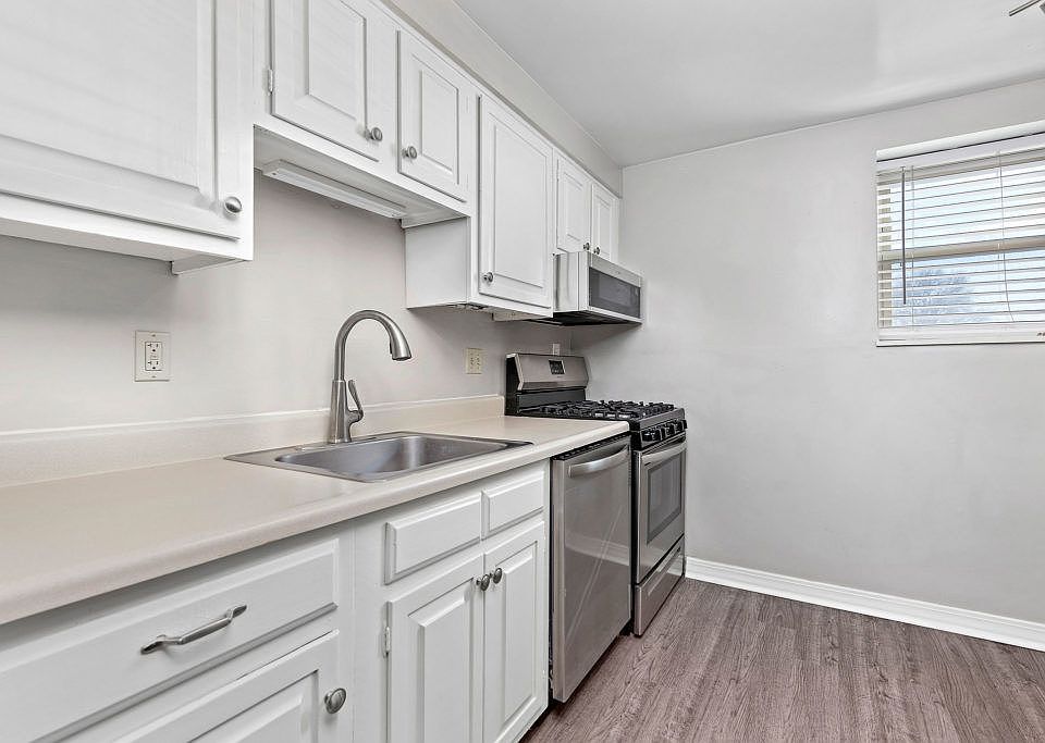 1st image of 9400-9430 W 81st St #108