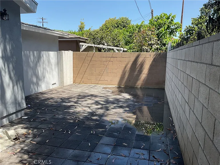 1011 N Jackson St — Photo 15