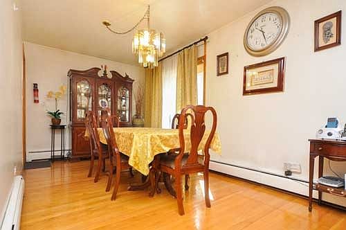5th image of 5826 Oakton St