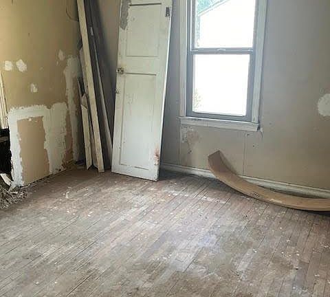 3rd image of 454 W Tonhawa St