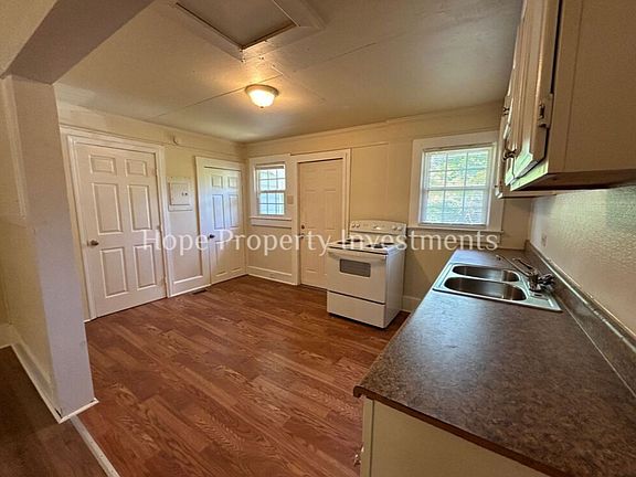 3rd image of 317 S 8th Ave