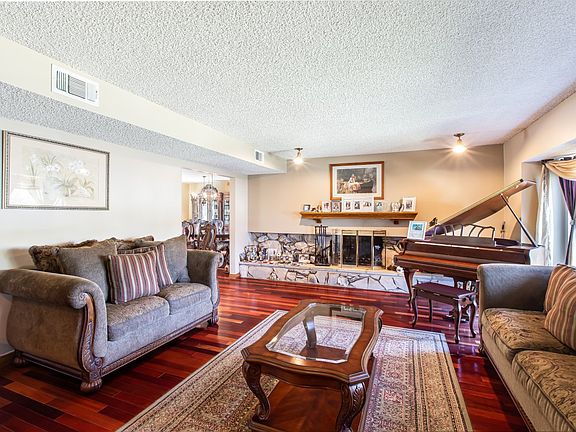 4th image of 2690 Theresa St