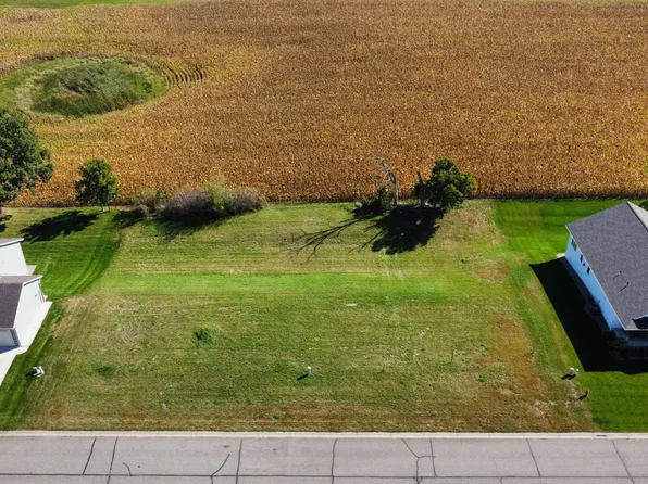 940 Waters Edge Cir, Avon, MN 56310