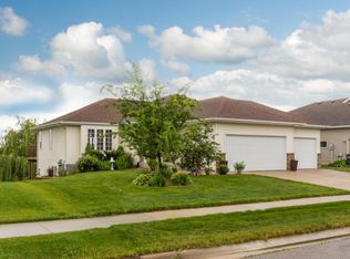 440 Manor Ridge Dr NW, Rochester, MN 55901