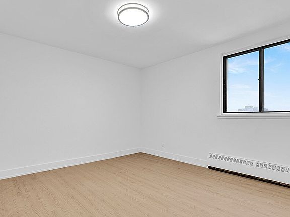 3rd image of 671 Woolwich St #1454663