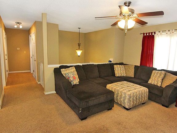 3rd image of 109 Rivercrest Dr
