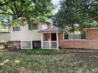 9046 Old Bonhomme Rd, Saint Louis, MO 63132