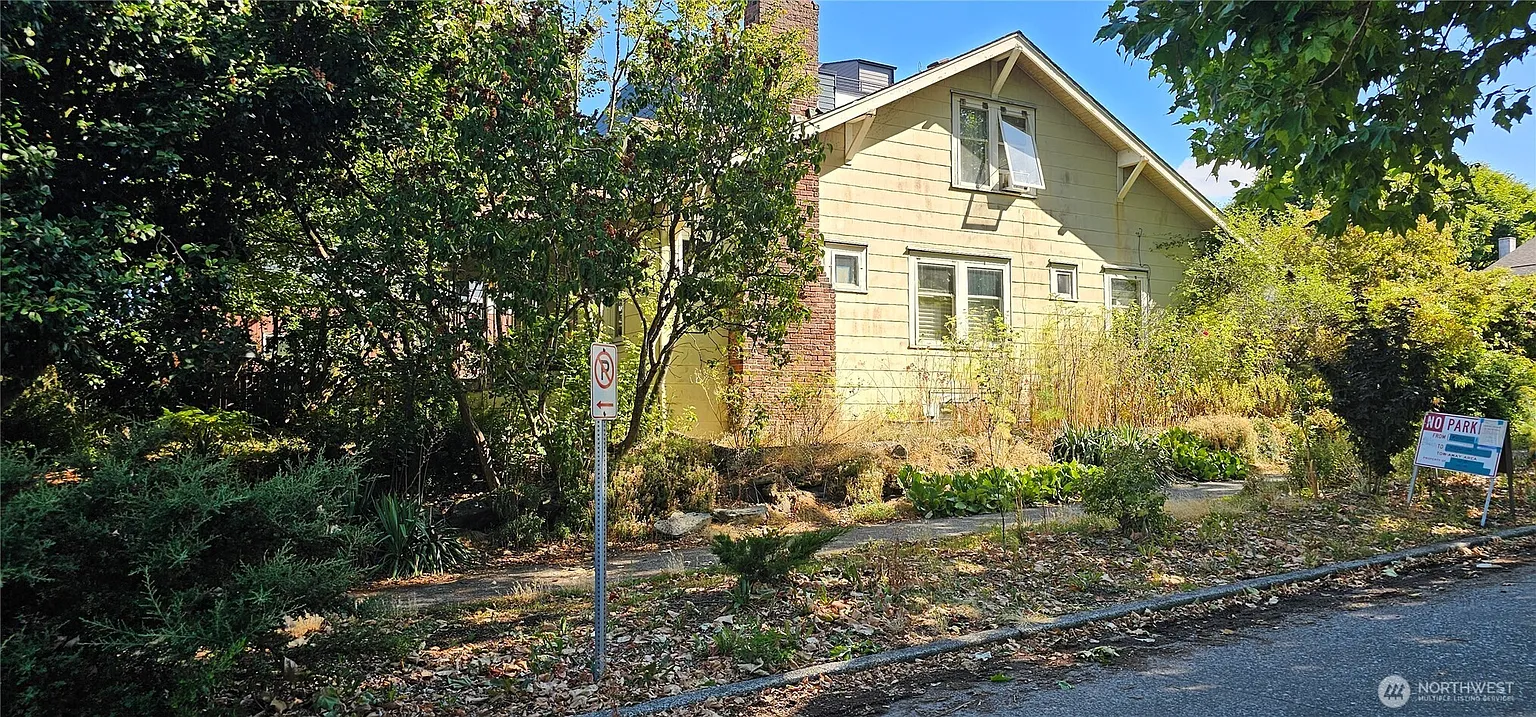 4302 Woodlawn Avenue N photo 1