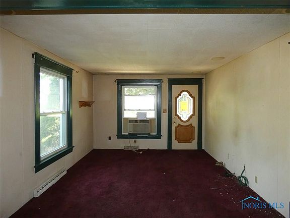 4th image of 214 E 1st St