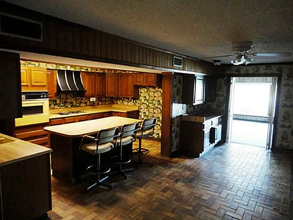 5th image of 4511 N Shore Dr