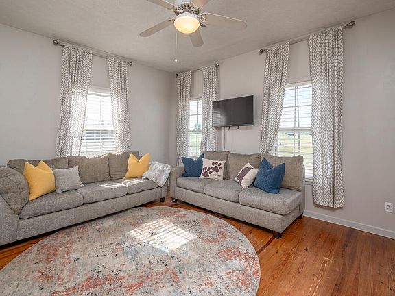 3rd image of 305 Clements Ave
